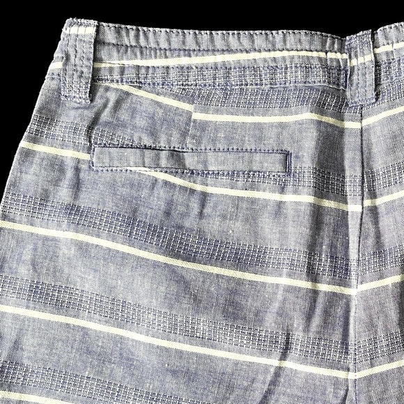 GAP Linen Blend shorts with front and back pockets  drawstring closure 4" - Picture 4 of 8